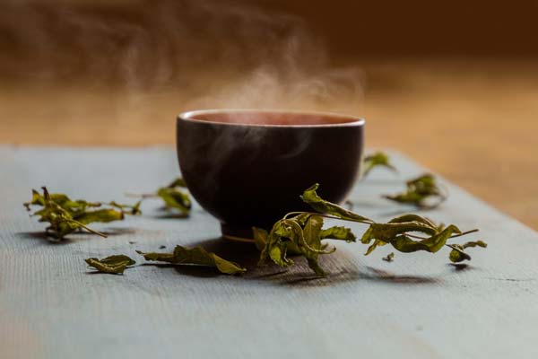 bol feuilles de thé